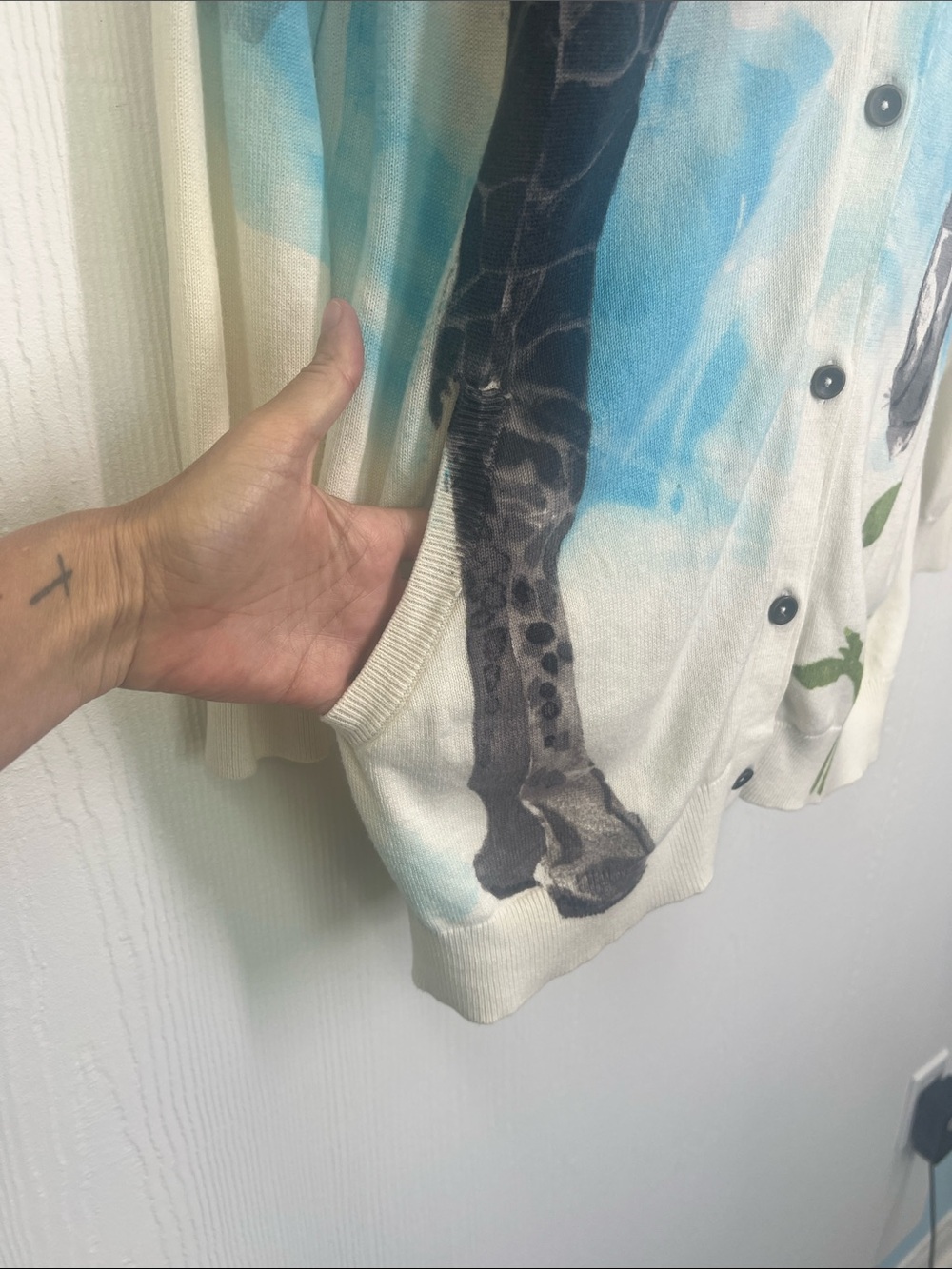 Anthropologie - Moth Tigra Colorful Giraffe Art Button Down Cardigan Size Medium - Picture 4 of 11